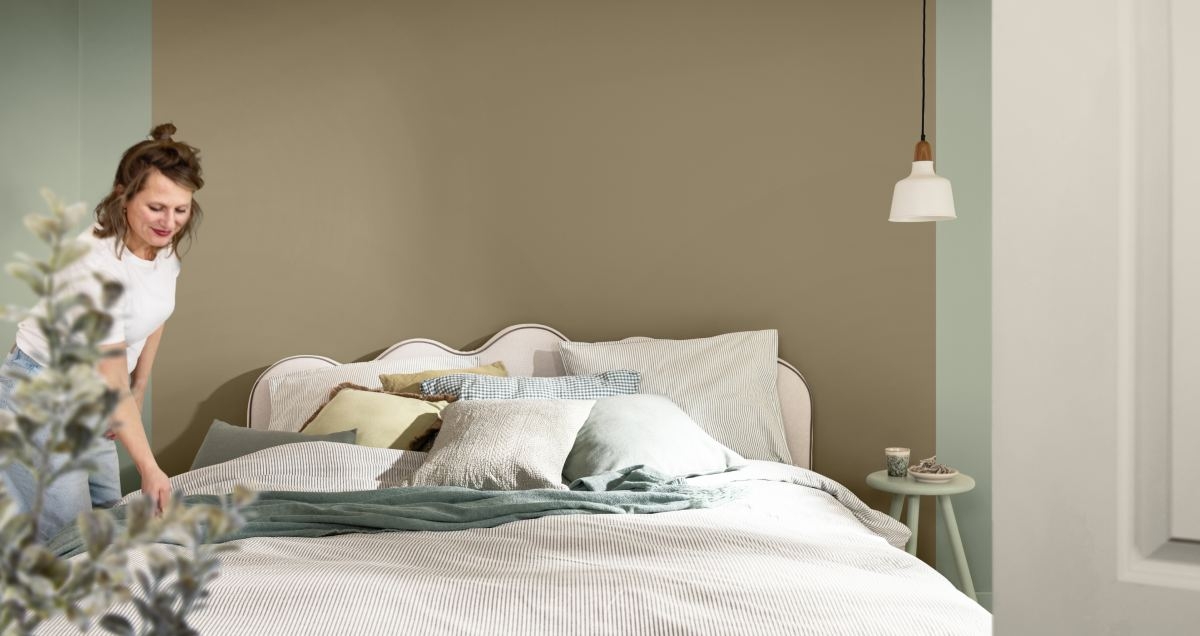 Slaapkamer met Soulful Sage achter het bed