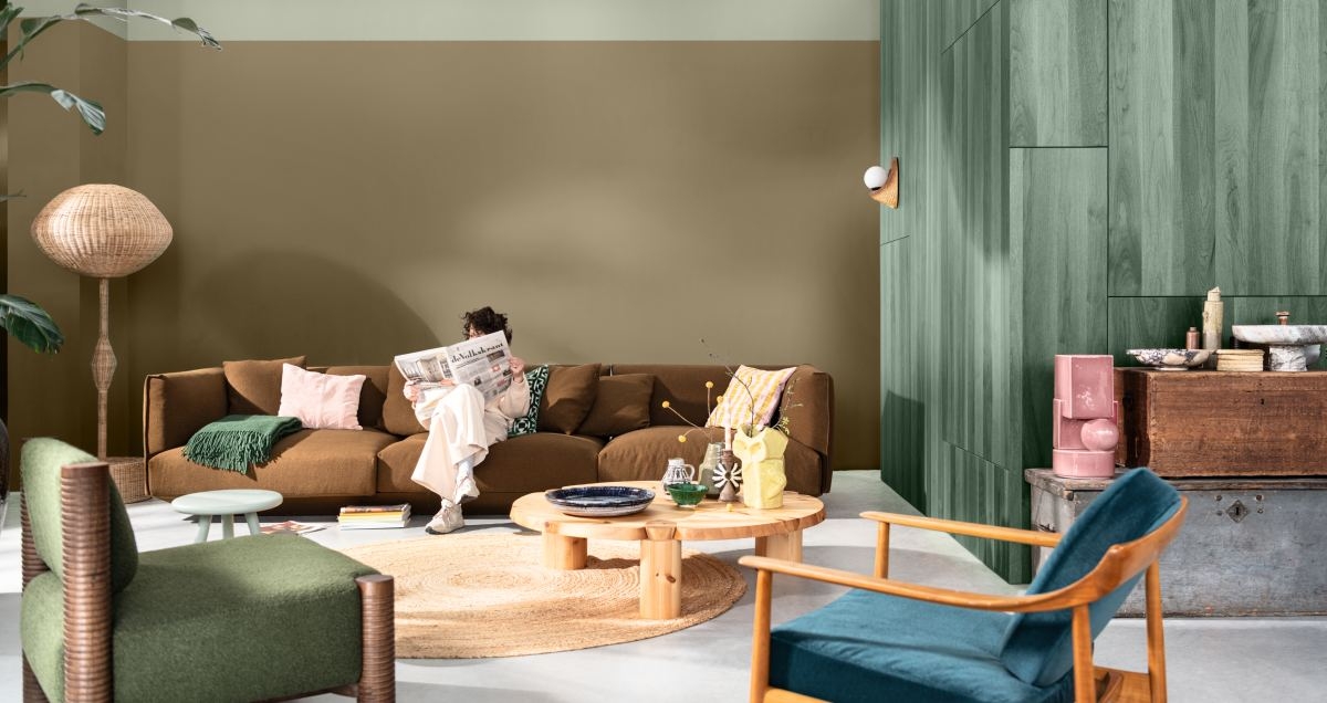 Woonkamer in de zachtgroene kleur Soulful Sage